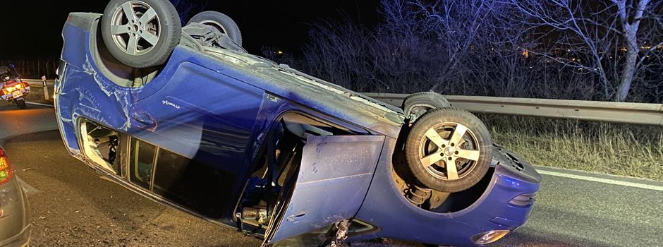 Schwerer Verkehrsunfall: Auto überschlägt sich auf A60