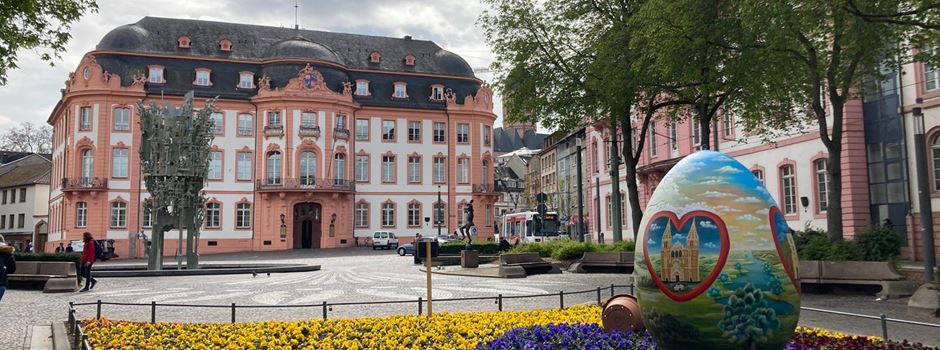 Zwei Meter große Eier in Mainz aufgestellt – was steckt dahinter?