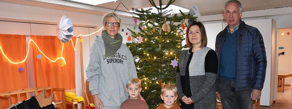 Hof Wöstmann spendet Weihnachtsbäume an DRK-Kindertageseinrichtung „Raabestraße“